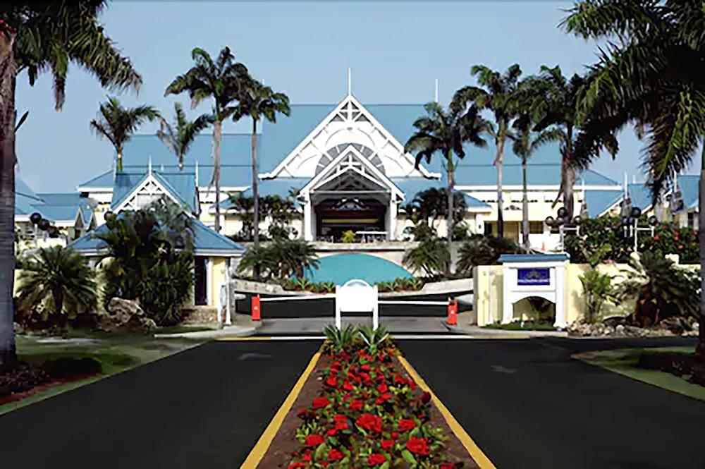 Magdalena Grand Beach & Golf Resort Tobago Esterno foto